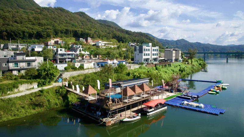 Hillside pensions overlook a floating dock along the Bukhangang at Gapyeong.