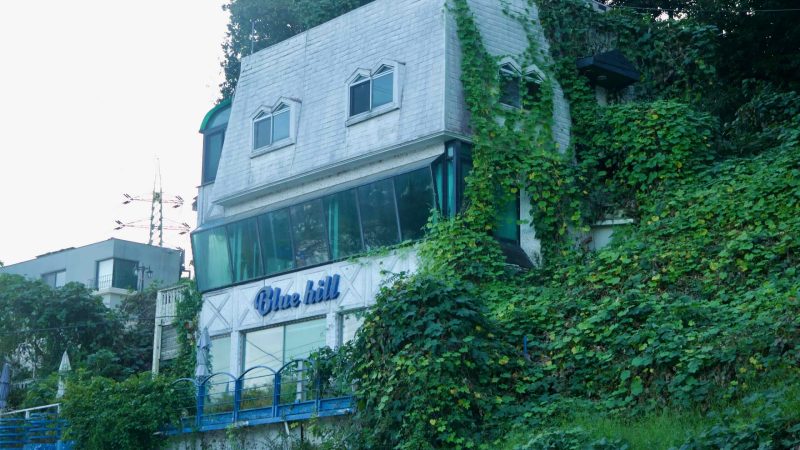A vine-covered café called Blue Hill overlooks the Bukhangang in Namyangju.