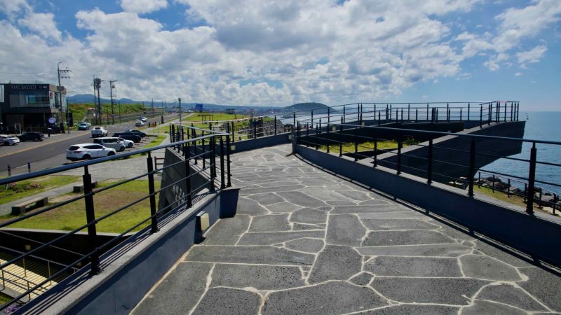 Rooftop walkway and overlook terrace at Eoyeong Park.