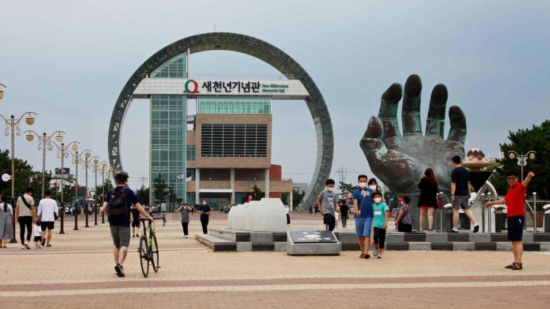 East-Coast-2-Pohang-Homigot-New-Millennium-Memorial-Hall-and-Hand-1
