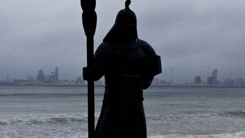 East-Coast-2-Yeongdeok-Pohang-Statue-Sillohette