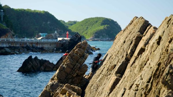Heonhwa Road's rocky coastline ends at Simgok Port and its red lighthouse.
