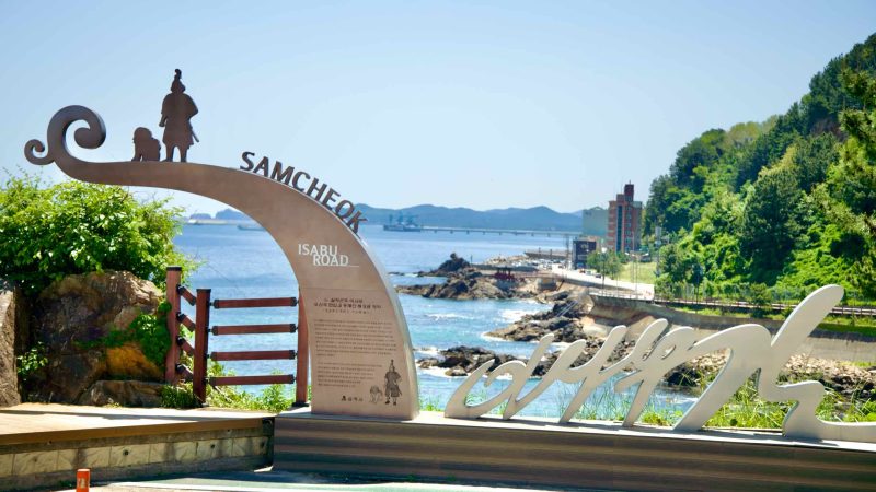 An Isabu Road sign in Samcheok features a decorative sign depicting General Isabu.