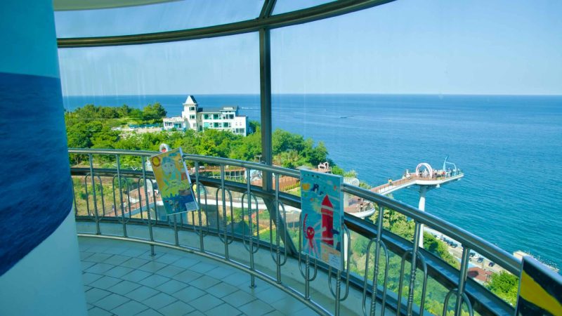 The observation deck of Mukho Lighthouse offers stunning views of the East Sea and the nearby Dojebigol Haerang Observatory.