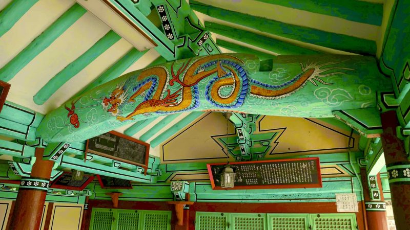 A picture of Daepung Pavilion (대풍헌) in Gusan Port (구산항) along the Gyeongbuk (East Coast) Bicycle Path (동해안자전거길 (경북)) in Uljin County (울진군), South Korea.