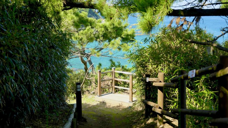 A picture of the “Dragon's Dream Path” (용의 꿈길) on the Jukbyeon Cape (죽변곶) in Jukbyeon Port (죽변항) along the Gyeongbuk (East Coast) Bicycle Path (동해안자전거길 (경북)) in Uljin County (울진군), South Korea.