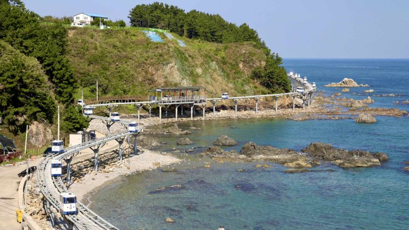 A picture of “Heart Beach” (하트 해변) on the Jukbyeon Cape (죽변곶) in Jukbyeon Port (죽변항) along the Gyeongbuk (East Coast) Bicycle Path (동해안자전거길 (경북)) in Uljin County (울진군), South Korea.