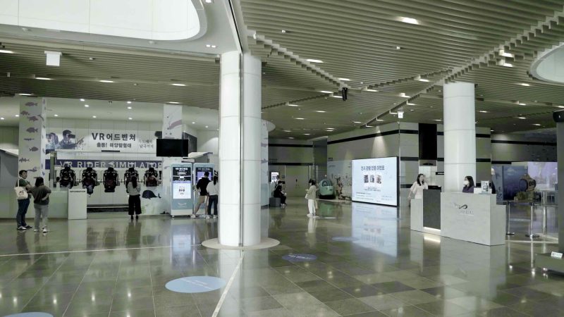 A picture of the National Maritime Science Museum (국립해양과학관) in Jukbyeon Port (죽변항) along the Gyeongbuk (East Coast) Bicycle Path (동해안자전거길 (경북)) in Uljin County (울진군), South Korea.