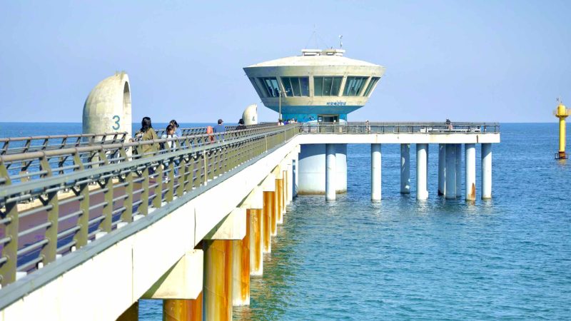 A picture of the National Maritime Science Museum (국립해양과학관) in Jukbyeon Port (죽변항) along the Gyeongbuk (East Coast) Bicycle Path (동해안자전거길 (경북)) in Uljin County (울진군), South Korea.
