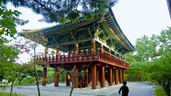 A picture of Wolsong Pavilion (월송정) along the Gyeongbuk (East Coast) Bicycle Path (동해안자전거길 (경북)) in Uljin County (울진군), South Korea.