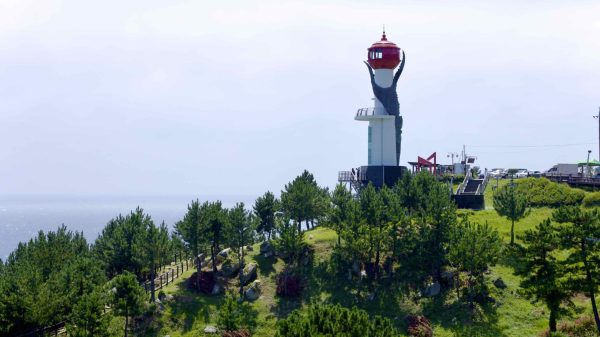 A picture of Changpomal Lighthouse (창포말등대) at Yeongdeok Sunrise Park (해맞이공원) in Yeongdeok County, South Korea.
