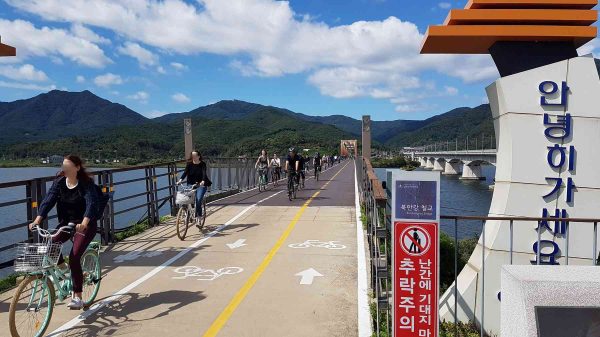 Hangang Bike Path – Hanam Yeoju – Bukhangang Bridge and Riders Bike riders on the Bukhangang Bridge