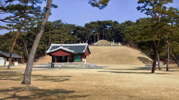 Hangang Bike Path – Hanam Yeoju – King Sejong’s Tomb The tomb of King Sejong in Yeoju, South Korea.