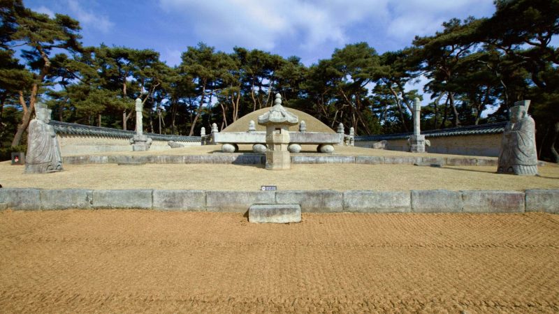 The Bangbun (봉분) or tumulus, of King Sejong's tomb contains the remains of King Sejong and his queen.