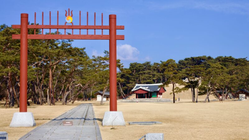 A view of the Tomb of King Sejong (영녕릉) in Yeoju, South Korea.
