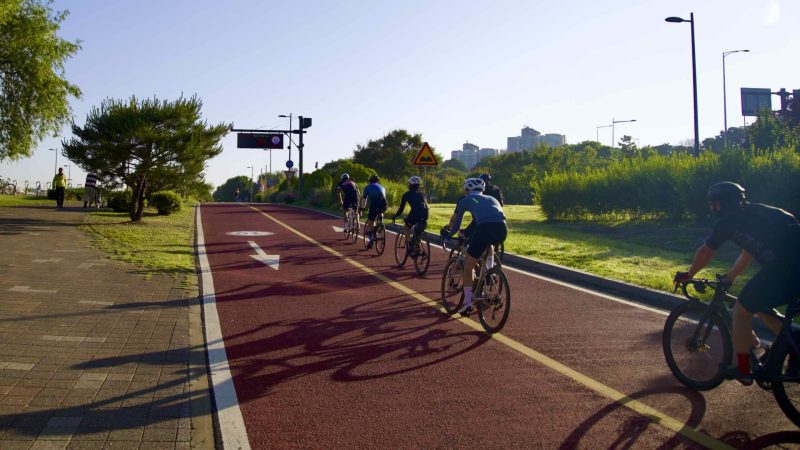 A picture of cyclists in Gwangnaru Hangang Park (광나루한강공원) in Seoul, South Korea.