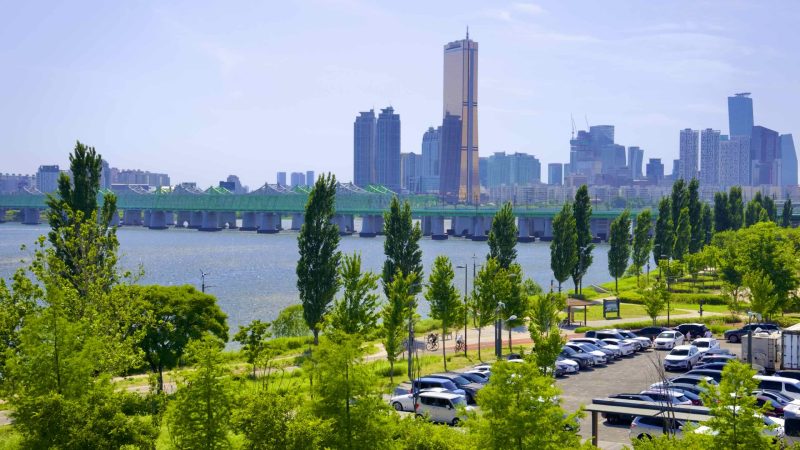 A picture of Ichon Hangang Park and the Hangang Railway Bridges (한강철교) between Yongsan and Dongjak Districts in Seoul, South Korea.