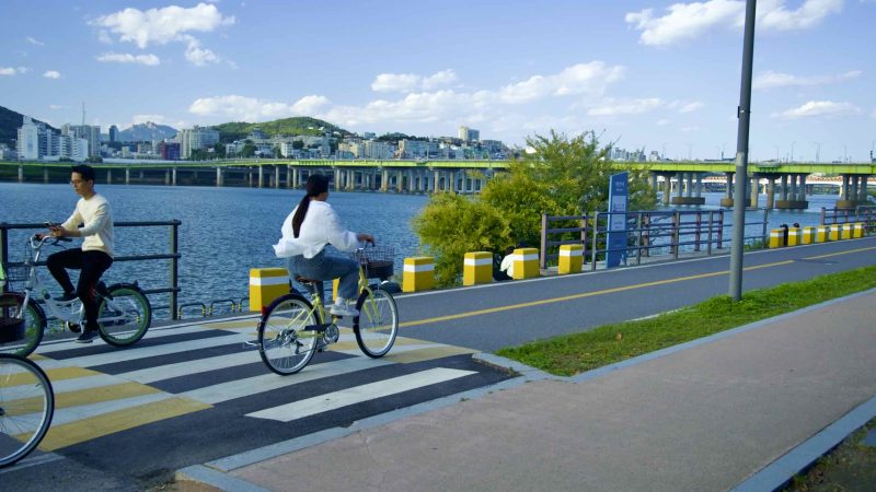 A picture of Hannam Bridge (한남대교) in Jamwon Hangang Park (잠원한강공원) in Seoul, South Korea.