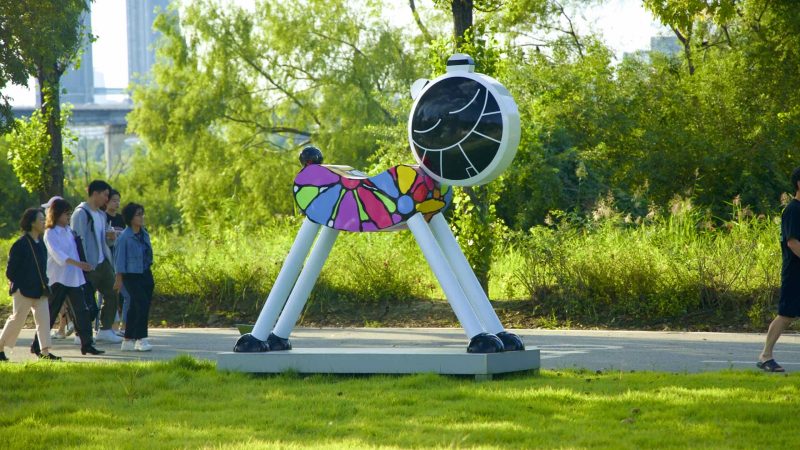 A picture of Han River "Heung" Project sculptures in Jamwon Hangang Park (잠원한강공원) in Seoul, South Korea.