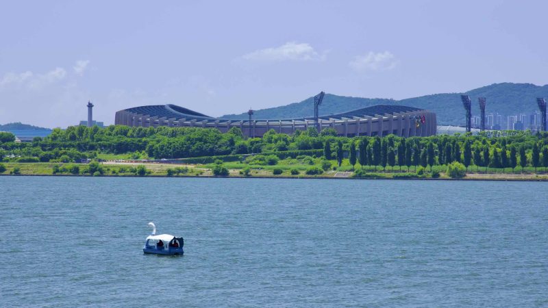 A picture of the Jamsil Sports Complex (잠실종합운동장) near Jamsil Hangang Park (잠실한강공원) in Seoul, South Korea.