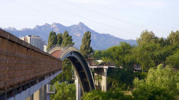 A picture of Seonyu Bridge (선유교) learning to Seonyu Island (선유도) in Yanghwa Hangang Park (양화한강공원) in Seoul, South Korea.