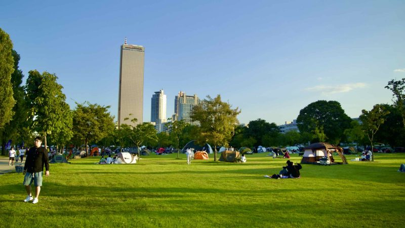 A picture of Yeouido Hangang Park (여의도한강공원) in Seoul, South Korea.