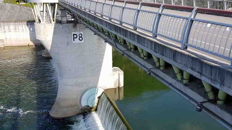 A picture of Gangcheon Weir (강천보) on the South Han River (남한강) in Yeoju City along the Hangang Bike Path (한강자전거길).