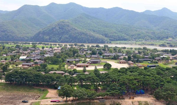 A picture of Andong Hahoe Folk Village (안동하회마을) along the Nakdong River in Andong City, South Korea.