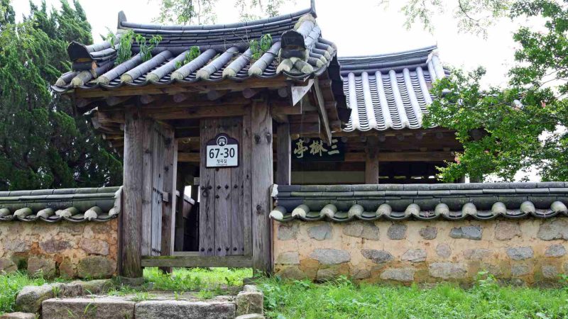 A picture of the Samsu Pavilion (삼수정) on the Nakdonggang Bike Path (낙동강자전거길) along the Nakdong River in South Korea.