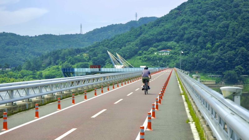 A picture of Dalseong Weir (달성보) on the Nakdonggang Bike Path (낙동강자전거길) along the Nakdong River in Dalseong County, South Korea.