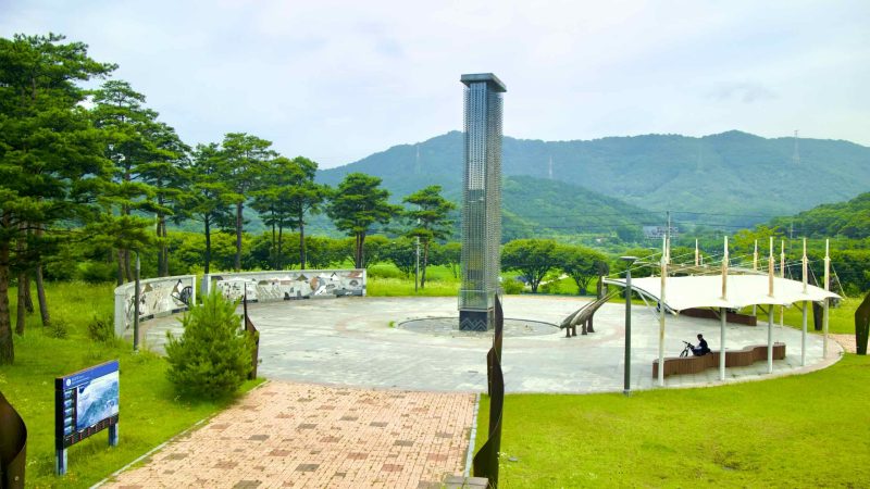 A picture of Dalseong Weir (달성보) on the Nakdonggang Bike Path (낙동강자전거길) along the Nakdong River in Dalseong County, South Korea.