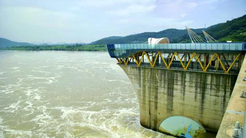 A picture of Dalseong Weir (달성보) on the Nakdonggang Bike Path (낙동강자전거길) along the Nakdong River in Dalseong County, South Korea.