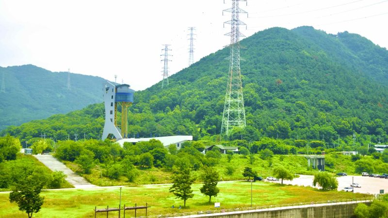 A picture of Dalseong Weir (달성보) on the Nakdonggang Bike Path (낙동강자전거길) along the Nakdong River in Dalseong County, South Korea.