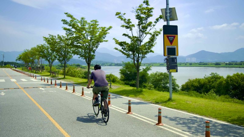 A picture of Gangjeong Amusement Park (대구강정유원지) along Nakdong River in Daegu, South Korea.