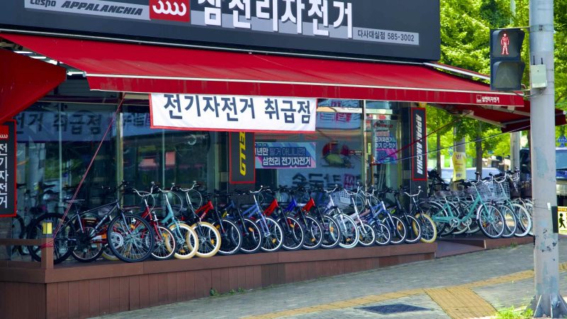 A picture of a bike renter shop near Gangjeong Amusement Park (대구강정유원지) along Nakdong River in Daegu, South Korea.