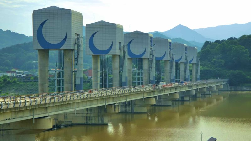 Nakdonggang Bike Path - Bike Gumi to Daegu - Chilgok Weir Upstream Close 1