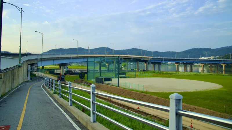 A picture of the bike path in Gumi City along the Nakdonggang Bike Path.