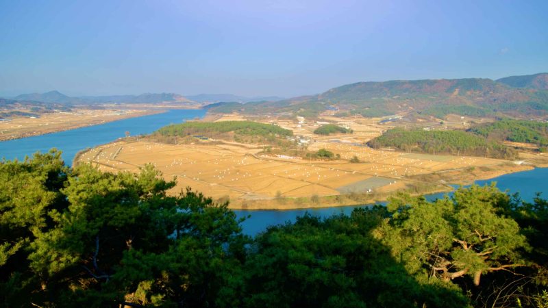 A picture of Gyeongcheondae Terrace (경천대) along the Nakdong River in Sangju City, South Korea.