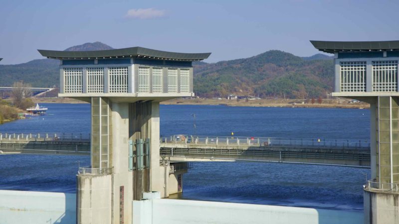 A picture of the Nakdan Weir (낙단보) on the Nakdong River in Sangju City, South Korea.