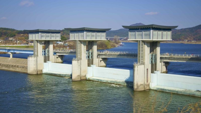 A picture of the Nakdan Weir (낙단보) on the Nakdong River in Sangju City, South Korea.