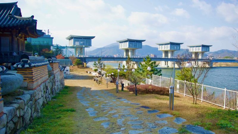 A picture of the Nakdan Weir (낙단보) on the Nakdong River in Sangju City, South Korea.