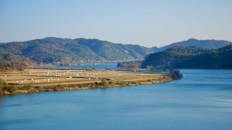 A picture of Gyeongcheondae Terrace (경천대) along the Nakdong River in Sangju City, South Korea.