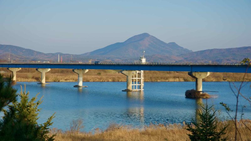 A picture of the Sangpung Bridge (상풍교) along the Nakdonggang Bike Path (낙동강자전거길) between Andong and Sangju Cities along the Nakdong River in South Korea.