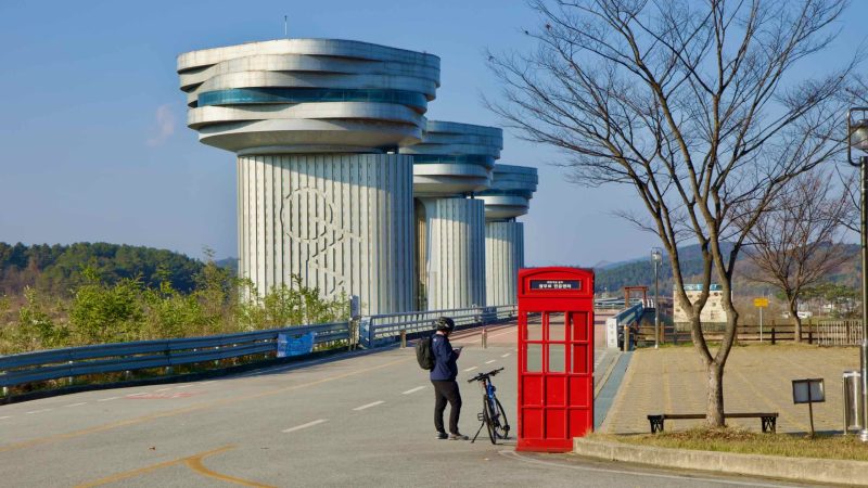 A picture of Sangju Weir (상주보) on the Nakdong River near Sangju City, South Korea.
