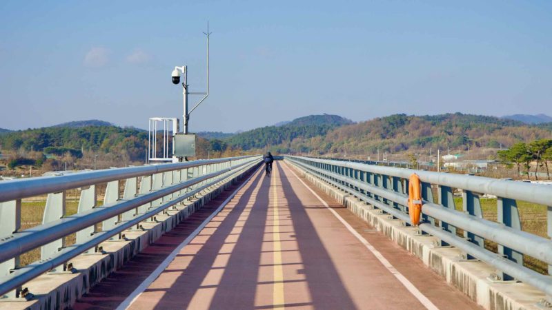 A picture of Sangju Weir (상주보) on the Nakdong River near Sangju City, South Korea.