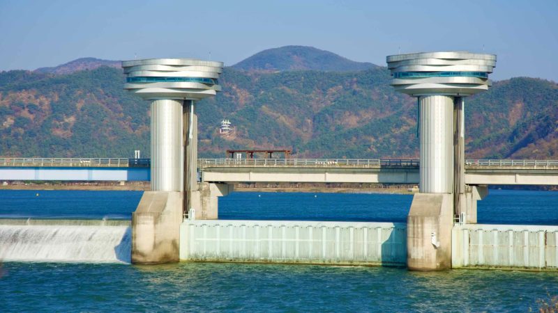 A picture of Sangju Weir (상주보) on the Nakdong River near Sangju City, South Korea.