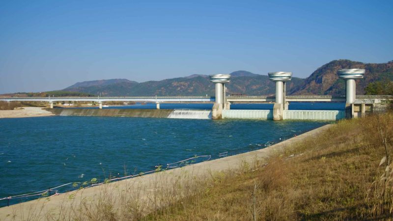 A picture of Sangju Weir (상주보) on the Nakdong River near Sangju City, South Korea.