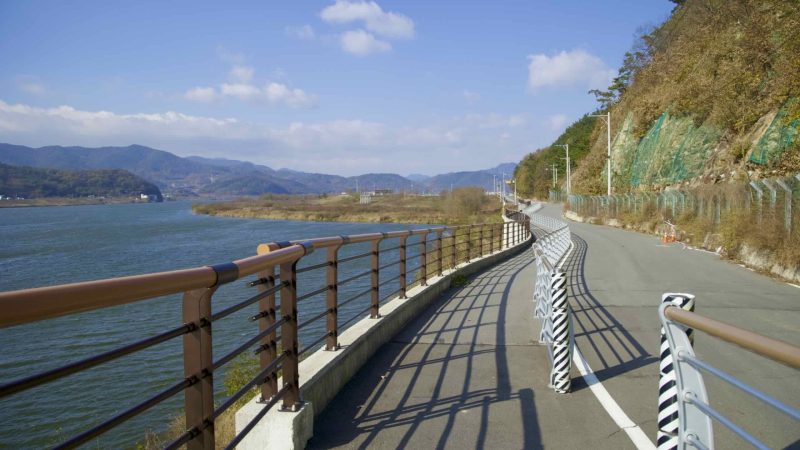 A picture of the Nakdonggang Bike Path (낙동강자전거길) in South Korea.
