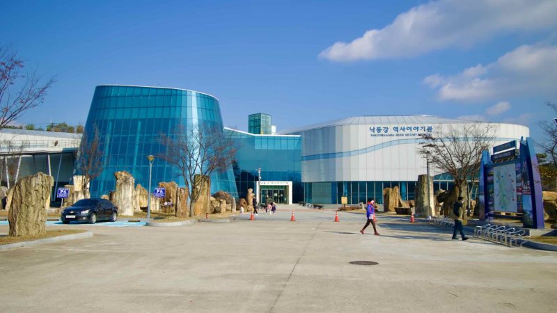 A picture of the ​​Nakdong River History Museum along the Nakdonggang Bike Path and Nakdong River in South Korea.
