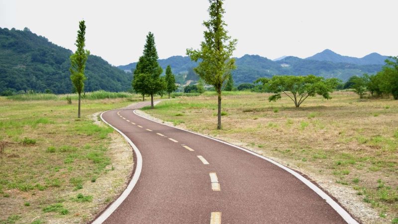 A picture of Gilgok Eco Park (길곡수변생태공원) on the Nakdong River (낙동강) along the Nakdonggang Bike Path (낙동강자전거길).